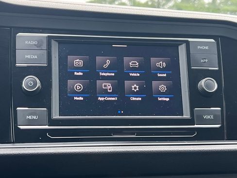 Used 2024 Volkswagen Jetta SE image 21