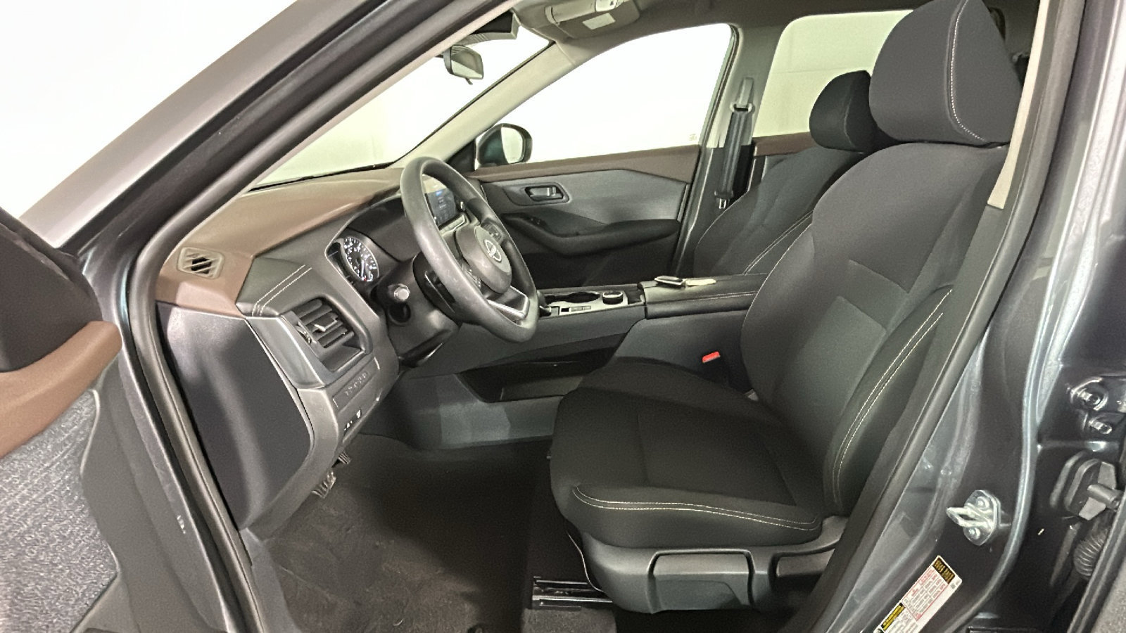 Used 2023 Nissan Rogue S AWD/4WD image 14
