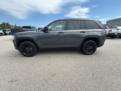Certified 2024 Jeep Grand Cherokee Altitude AWD/4WD image 2