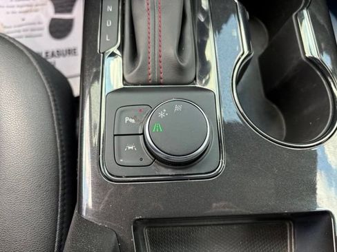 Used 2025 Chevrolet Blazer RS FWD image 19