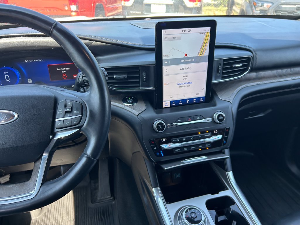 Used 2020 Ford Explorer Platinum w/ Premium Technology Package AWD/4WD image 21
