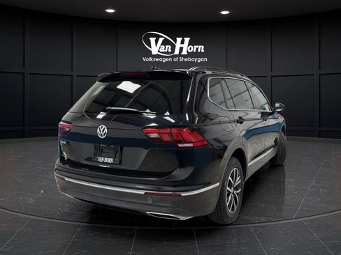 Used 2020 Volkswagen Tiguan SE w/ Panoramic Sunroof Package FWD image 7
