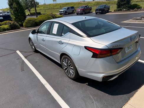 Used 2023 Nissan Altima 2.5 SV w/ SV Premium Package FWD image 7