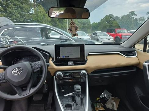 Used 2024 Toyota RAV4 LE AWD/4WD image 7