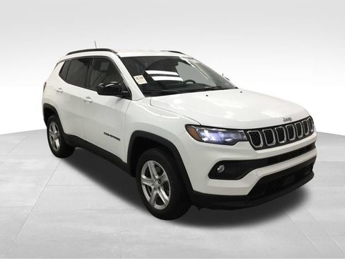Used 2023 Jeep Compass Latitude w/ Convenience Group AWD/4WD image 4