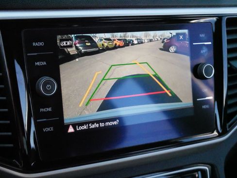 Certified 2022 Volkswagen Atlas Cross Sport SEL R-Line AWD/4WD image 31