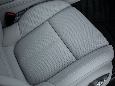 New 2026 Porsche Macan image 43