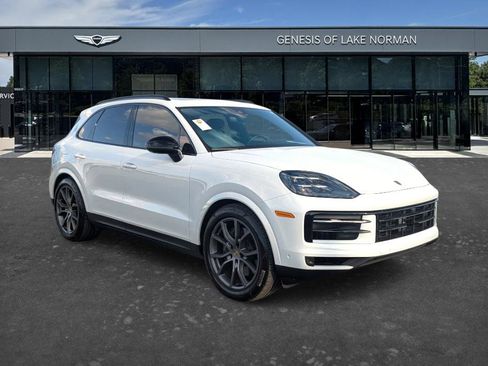 Used 2024 Porsche Cayenne image 3