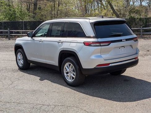 New 2026 Jeep Grand Cherokee Laredo AWD/4WD image 5