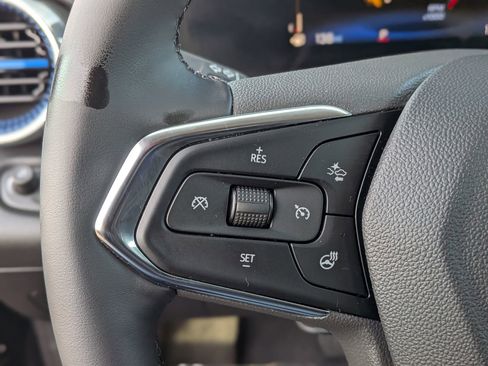 Used 2025 Chevrolet Trax LT w/ LT Convenience Package image 21