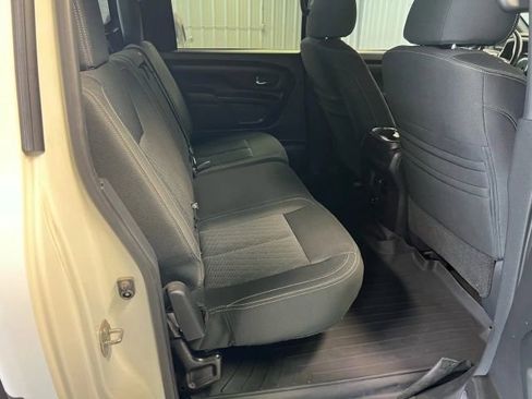 Used 2018 Nissan Titan SV w/ SV Convenience Package image 13