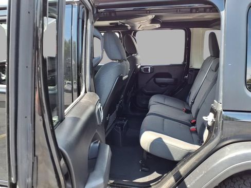 Used 2025 Jeep Wrangler Unlimited Rubicon AWD/4WD image 21