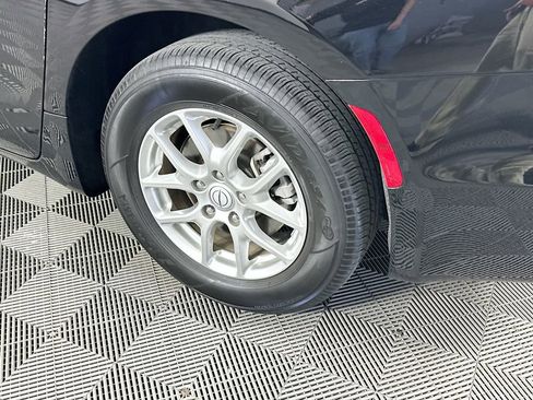 Certified 2025 Chrysler Pacifica Select image 41