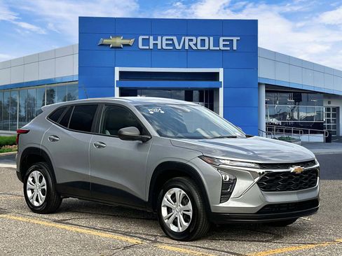 Certified 2024 Chevrolet Trax LS image 8