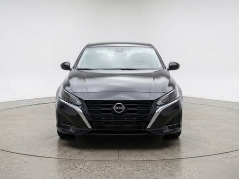 Used 2025 Nissan Altima 2.5 SV image 2