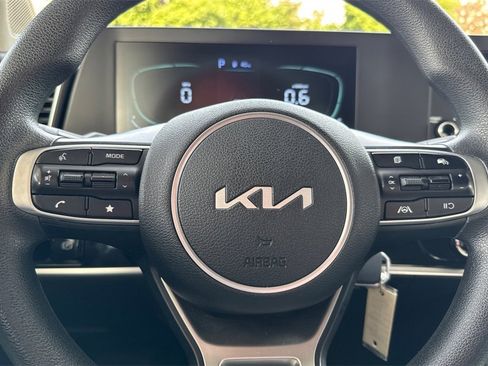 Used 2024 Kia Sportage LX image 32