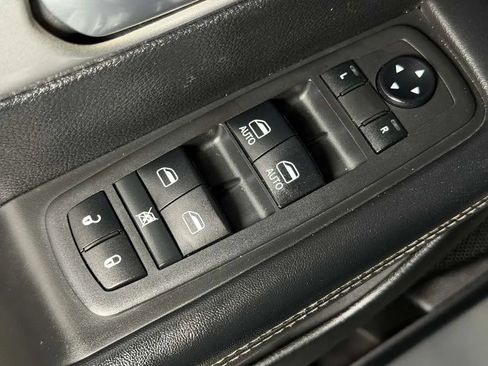 Used 2018 Chrysler Pacifica Touring Plus w/ S Appearance Package FWD image 25