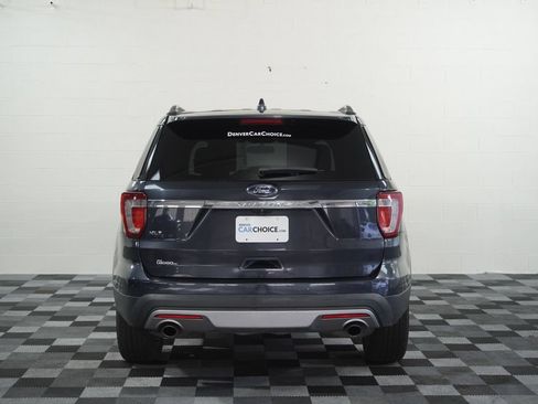 Used 2017 Ford Explorer XLT w/ Equipment Group 202A FWD image 4