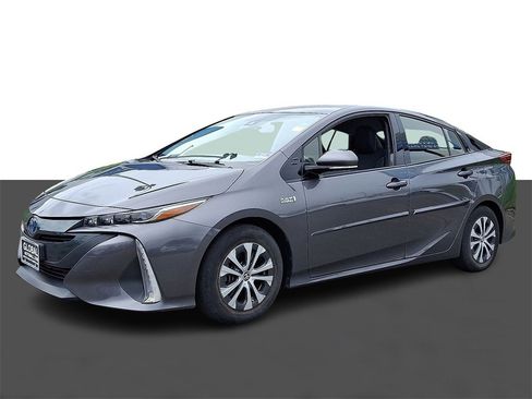 Used 2020 Toyota Prius Prime XLE image 3