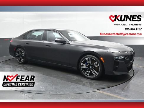 Used 2023 BMW i7 xDrive60 image 1
