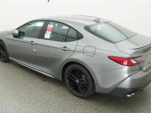 New 2026 Toyota Camry SE FWD image 5