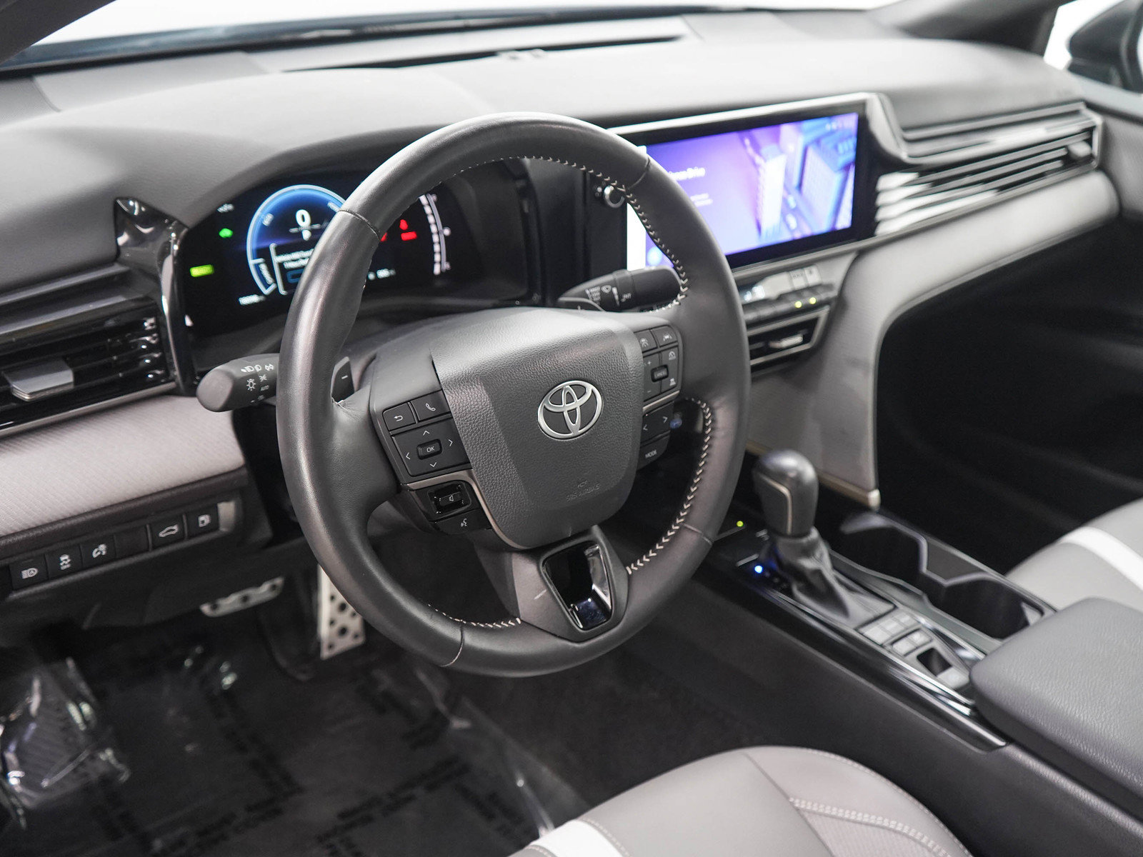 Used 2025 Toyota Camry SE w/ Multimedia Upgrade Package FWD image 19