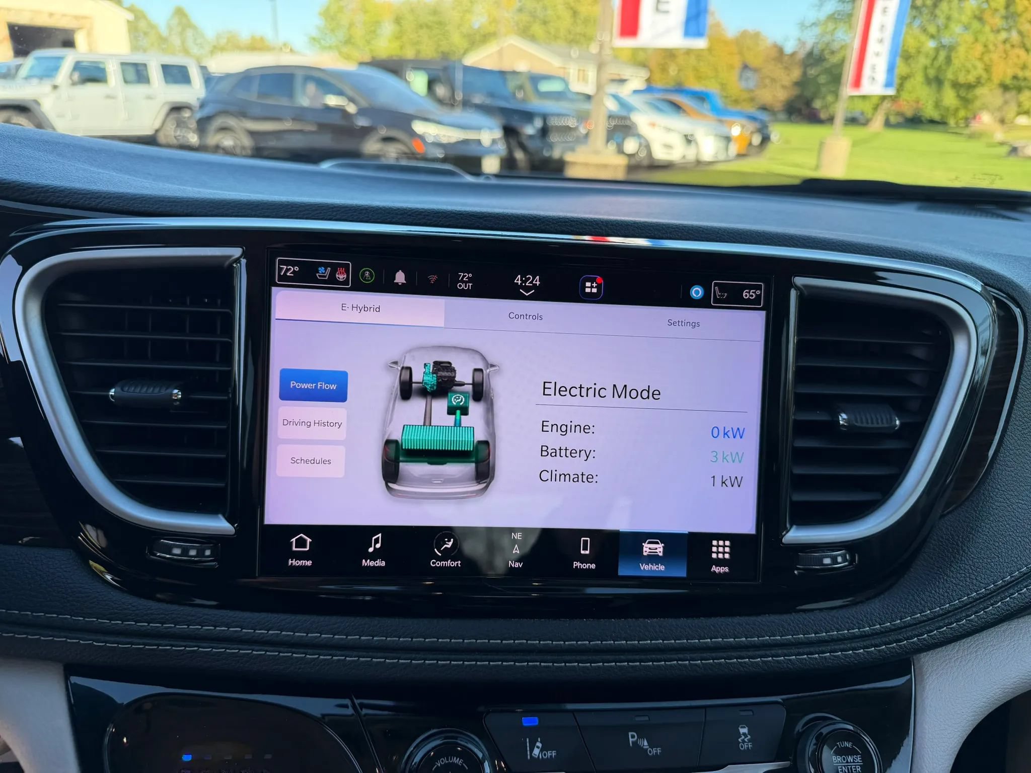 Used 2023 Chrysler Pacifica Limited w/ Uconnect Theater Family Group FWD image 26