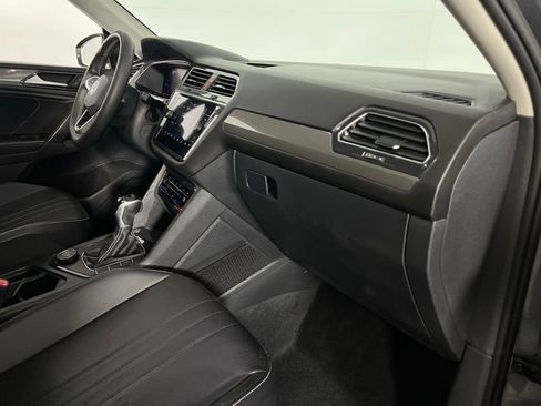 Used 2022 Volkswagen Tiguan SE image 30
