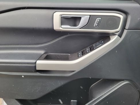 Used 2023 Ford Explorer XLT image 21