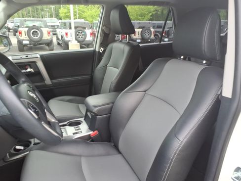 Used 2022 Toyota 4Runner SR5 Premium w/ Moonroof Package AWD/4WD image 16