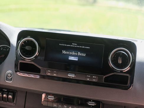 Used 2024 Mercedes-Benz Sprinter 2500 image 47