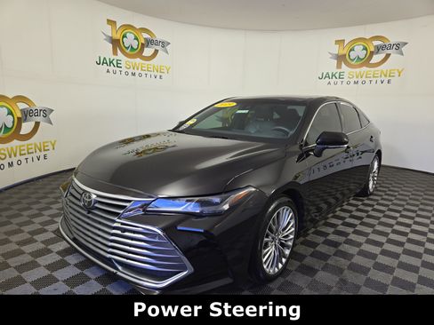 Used 2019 Toyota Avalon Limited image 3