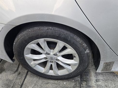 Used 2013 Hyundai Genesis 3.8 image 9