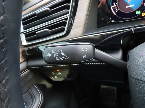 Certified 2024 Volkswagen Atlas SEL Premium R-Line image 38