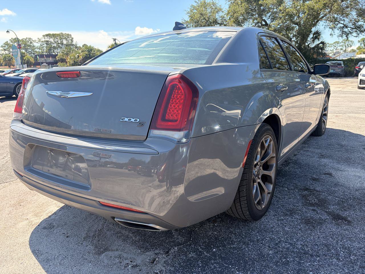 Used 2018 Chrysler 300 S RWD image 5