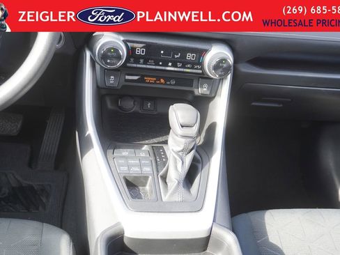 Used 2021 Toyota RAV4 XLE w/ Convenience Package image 16