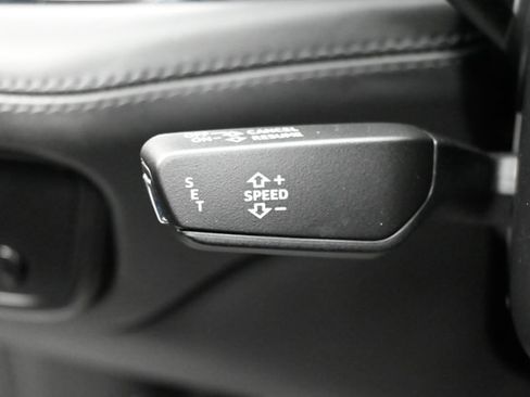 Used 2019 Bentley Bentayga AWD/4WD image 74