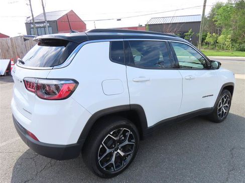 Used 2025 Jeep Compass Limited AWD/4WD image 16