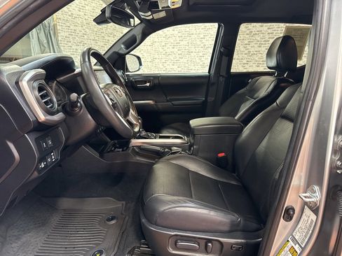 Used 2022 Toyota Tacoma Limited image 23