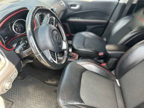 Used 2018 Jeep Compass Trailhawk AWD/4WD image 12