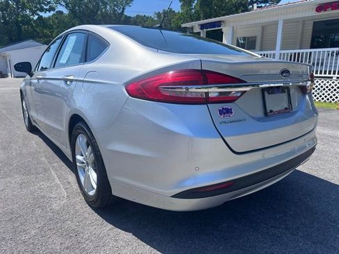 Used 2018 Ford Fusion SE w/ Fusion SE Technology Package FWD image 6
