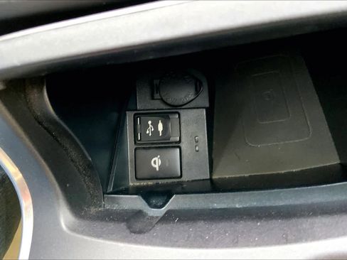 Used 2017 Toyota Camry XLE FWD image 33