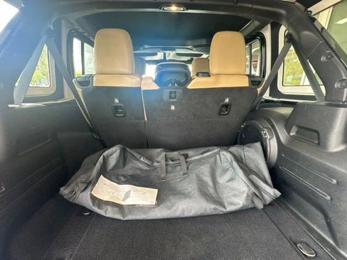 Used 2018 Jeep Wrangler Unlimited Rubicon AWD/4WD image 13