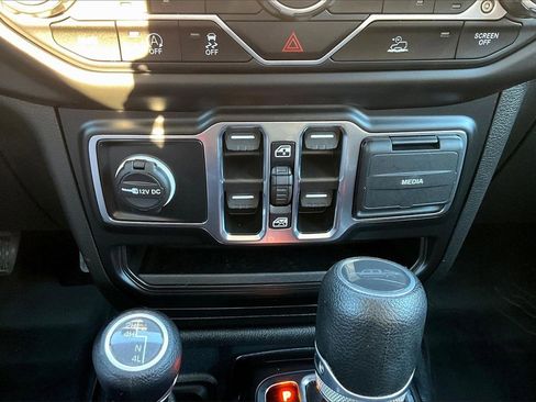 Certified 2022 Jeep Gladiator Sport image 15
