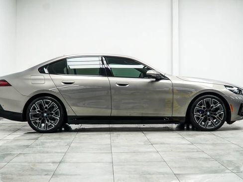 Used 2026 BMW i5 eDrive40 w/ M Sport Package RWD image 7