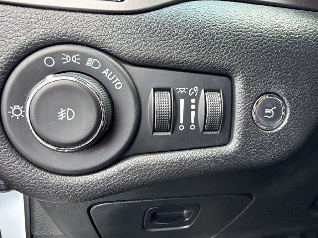 Used 2022 Jeep Cherokee Limited AWD/4WD image 14