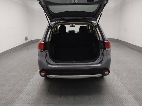 Used 2016 Mitsubishi Outlander SE image 29