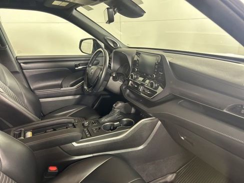 Used 2021 Toyota Highlander XSE image 12