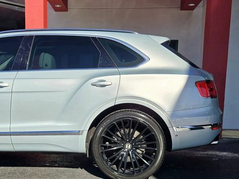 Used 2019 Bentley Bentayga image 6