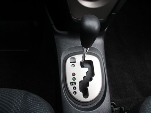 Used 2010 Toyota Yaris Sedan image 7